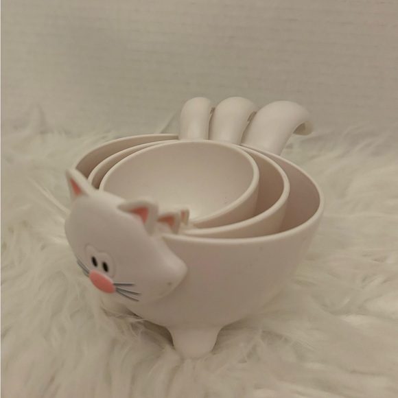 Set of 3 Plastic Stackable Cat/Kitty White Measuring Cups - Picture 1 of 2